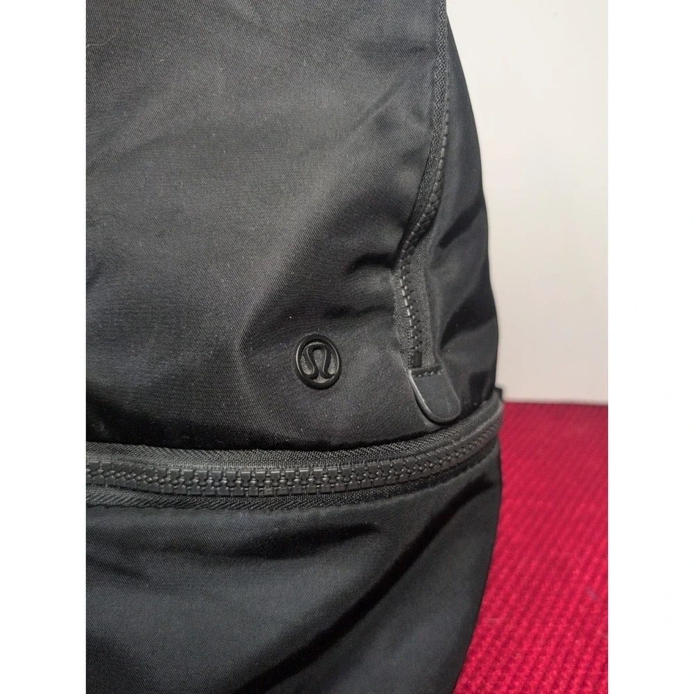 Lululemon Go Lightly Backpack Black Multi-pocket Water Repel Multi-Pocket